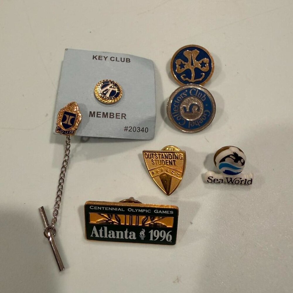 Vintage Pin Lot 1996 Atlanta Olympics Sea World Goebel Key Club Girl Scouts NOS